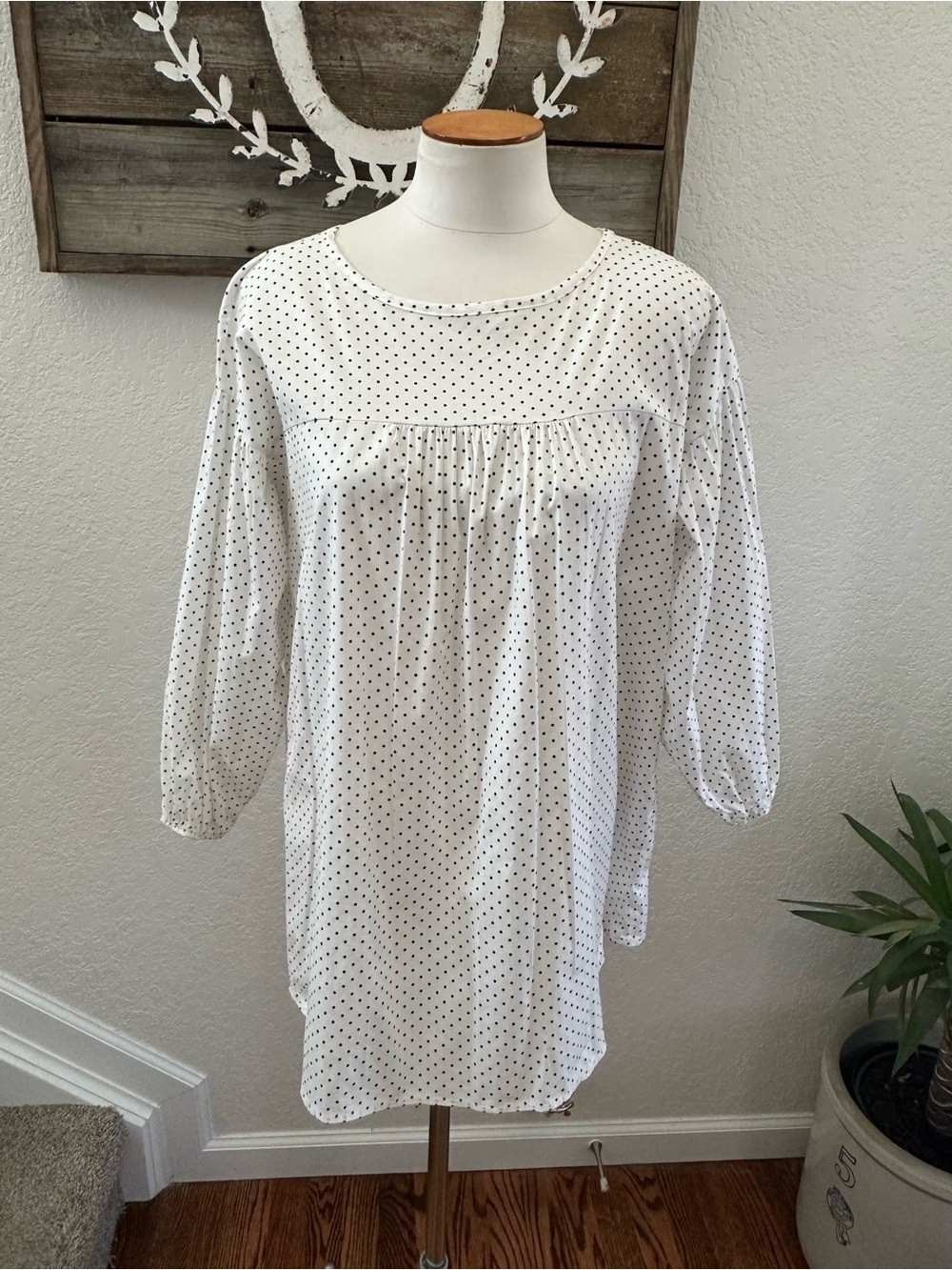 Roolee boutique Classic White Polka Dot Women's Blouse 100% cotton size M